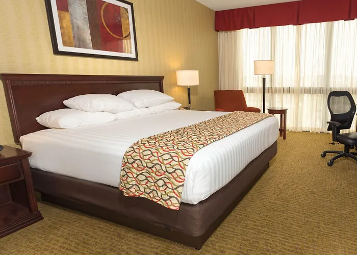Drury Plaza Downtown 4*
