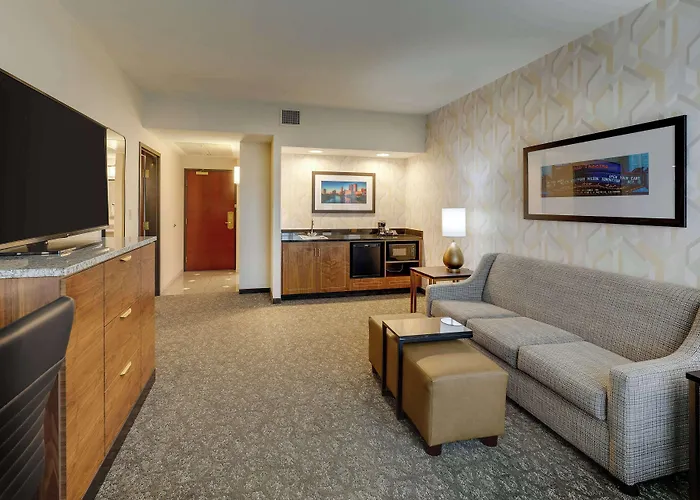 Drury Plaza Downtown Hotel